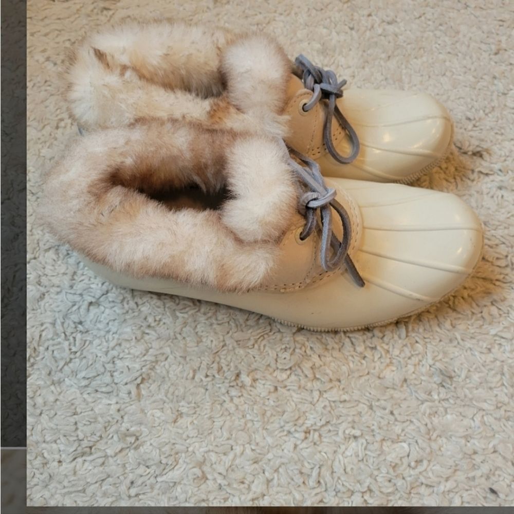 Sperry Saltwater Low Fur Lined Boots - Picture 4 of 6